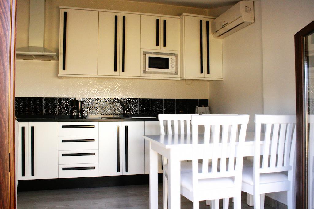 Apartamentos Turisticos Mirayuste Guadalupe  Zewnętrze zdjęcie