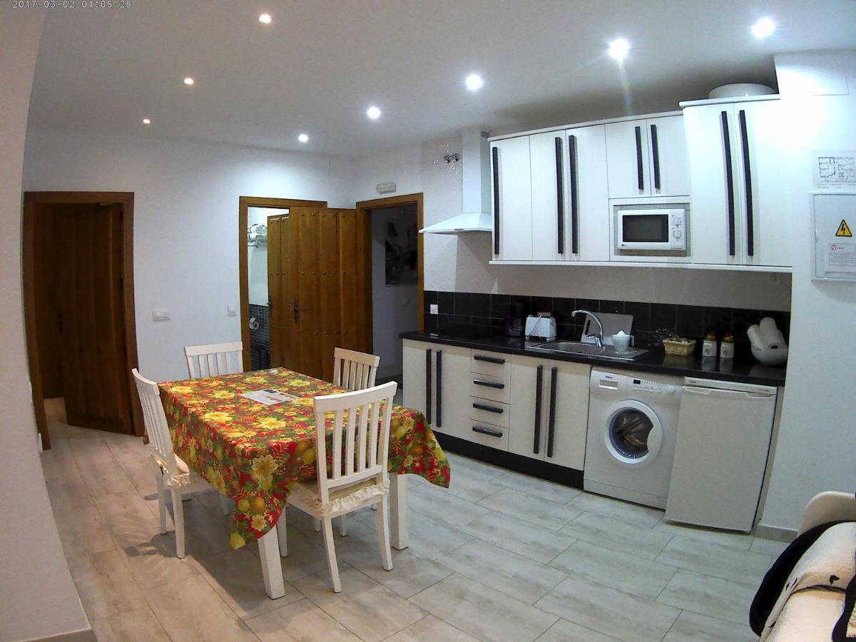 Apartamentos Turisticos Mirayuste Guadalupe  Zewnętrze zdjęcie