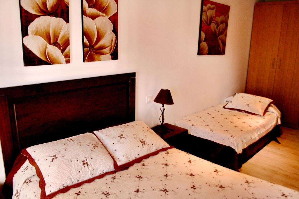 Apartamentos Turisticos Mirayuste Guadalupe  Zewnętrze zdjęcie
