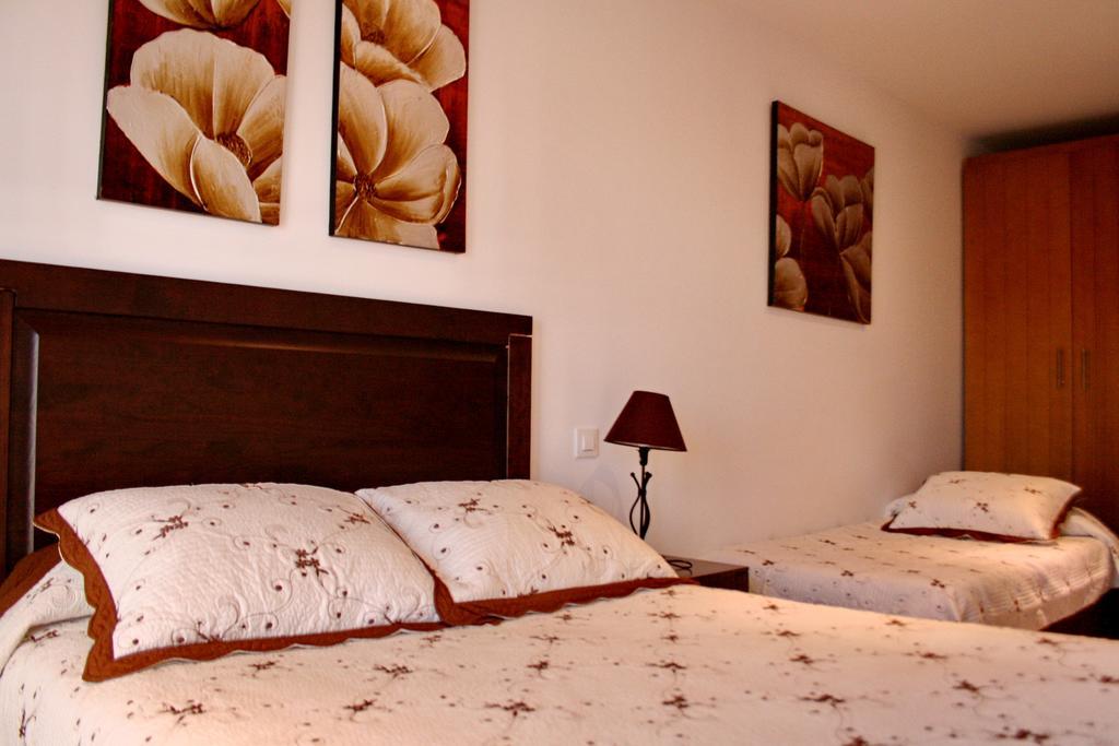 Apartamentos Turisticos Mirayuste Guadalupe  Zewnętrze zdjęcie