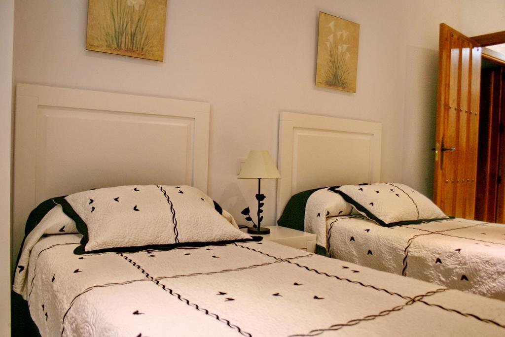 Apartamentos Turisticos Mirayuste Guadalupe  Zewnętrze zdjęcie