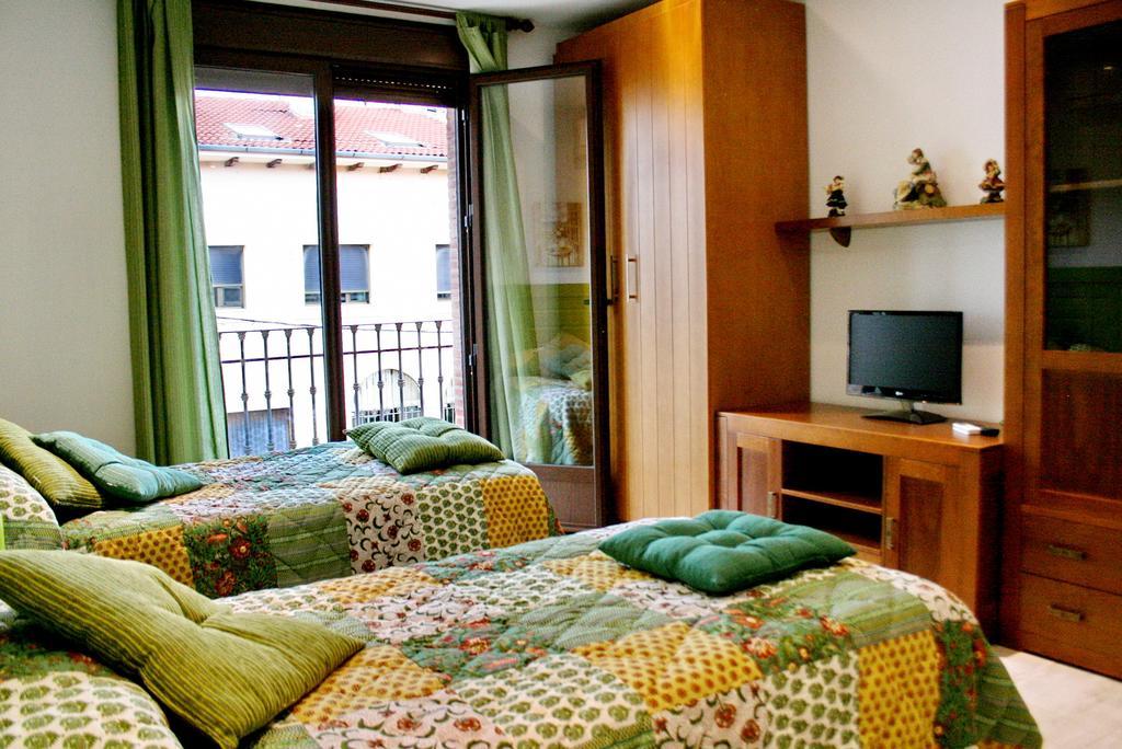 Apartamentos Turisticos Mirayuste Guadalupe  Pokój zdjęcie