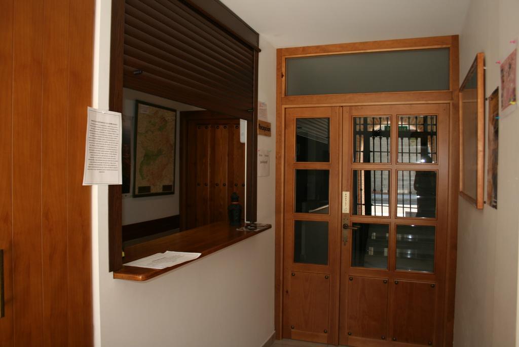 Apartamentos Turisticos Mirayuste Guadalupe  Zewnętrze zdjęcie